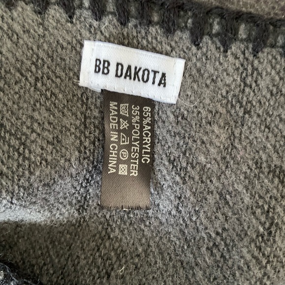 BB Dakota Poncho Shawl - Picture 2 of 4